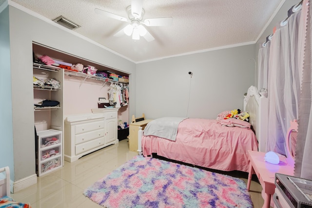5402 Bonky Ct Unit 102B, West Palm Beach, FL 33415 - bedroom featuring a textured ceiling, crown molding, ceiling fan, and a closet