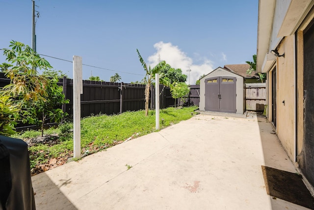 5402 Bonky Ct Unit 102B, West Palm Beach, FL 33415 - fenced backyard with a patio area