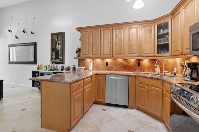 9844 Boca Gardens Cir N Unit D, Boca Raton, FL 33496 - kitchen featuring stainless steel appliances, a peninsula, a sink, stone countertops, and light tile patterned floors