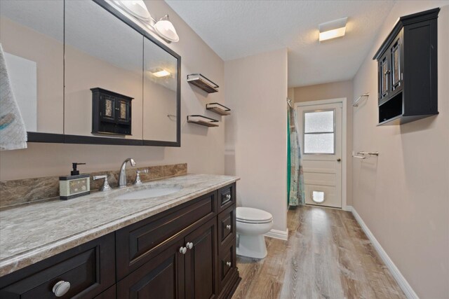 11038 Monet Ln, Palm Beach Gardens, FL 33410 - full bathroom with wood finished floors, vanity, and a shower with curtain
