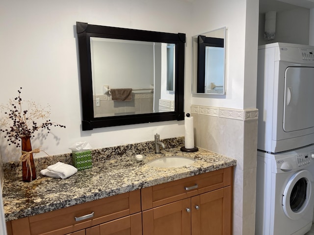 300 E Royal Palm Rd Unit 42B, Boca Raton, FL 33432 - bathroom featuring stacked washer / dryer and vanity