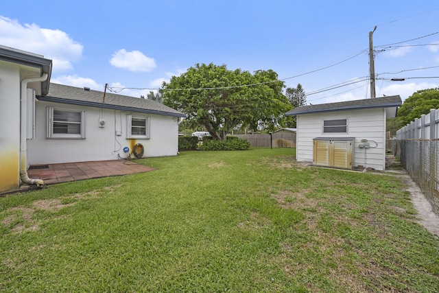 5557 S Shadyside Cir, West Palm Beach, FL 33415 - view of yard with a patio area