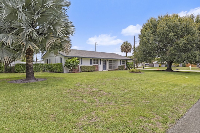 5557 S Shadyside Cir, West Palm Beach, FL 33415 - ranch-style home featuring a front yard