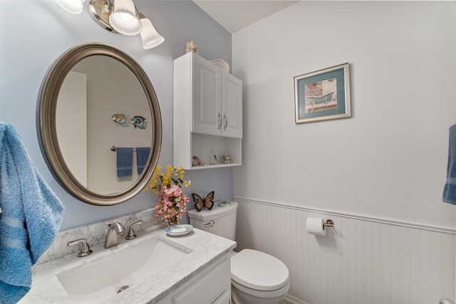 1225 NW 21st St Unit 7-710, Stuart, FL 34994 - bathroom featuring wainscoting, toilet, and vanity