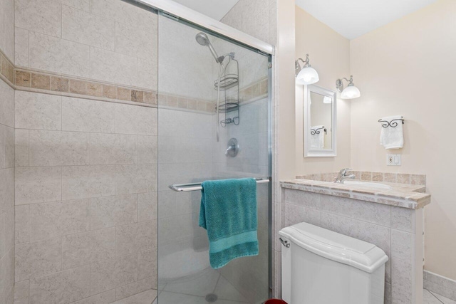 2070 NE 27th St, Lighthouse Point, FL 33064 - bathroom featuring tiled shower and vanity