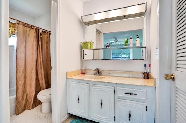 505 High Point Blvd N Unit A, Delray Beach, FL 33445 - full bathroom featuring toilet, vanity, shower / bath combo with shower curtain, a ceiling fan, and plenty of natural light