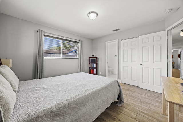 407 Riverside Dr, Palm Beach Gardens, FL 33410 - bedroom featuring wood finished floors, connected bathroom, and a closet