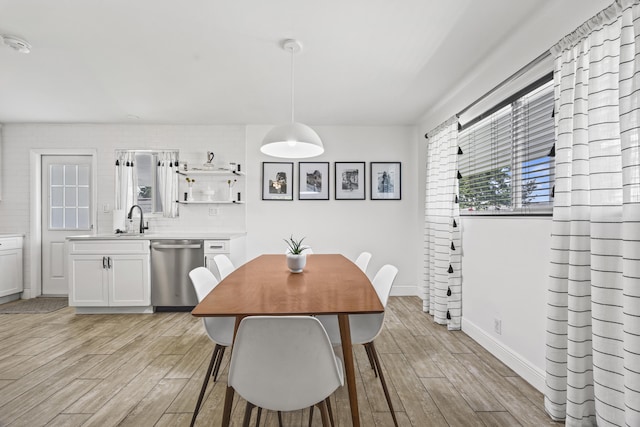 407 Riverside Dr, Palm Beach Gardens, FL 33410 - dining space with light wood-type flooring and baseboards