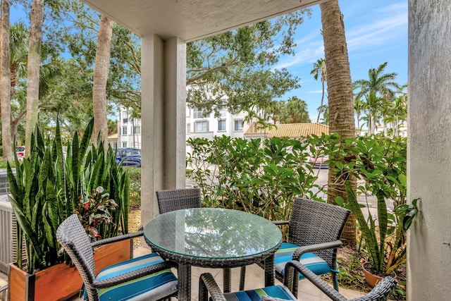 11013 Legacy Ln Unit 103, Palm Beach Gardens, FL 33410 - balcony with outdoor dining space