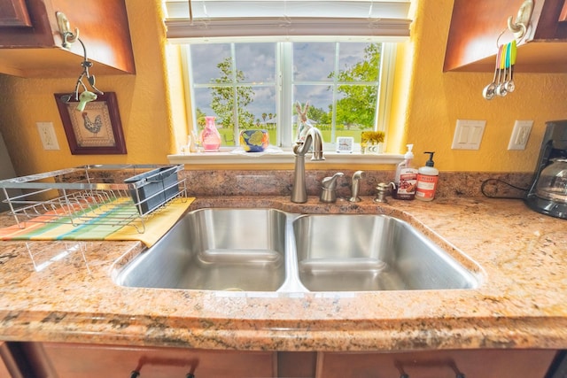 7611 SW 21st Pkwy, Okeechobee, FL 34974 - kitchen view of a sink and a textured wall