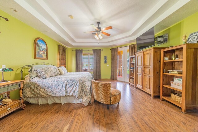 7611 SW 21st Pkwy, Okeechobee, FL 34974 - bedroom featuring a raised ceiling, wood finished floors, and ceiling fan