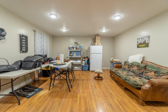 7611 SW 21st Pkwy, Okeechobee, FL 34974 - living area with light wood-style floors and recessed lighting