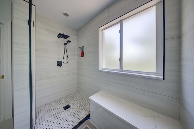 2364 Center Stone Ln, Riviera Beach, FL 33404 - bathroom featuring a tile shower
