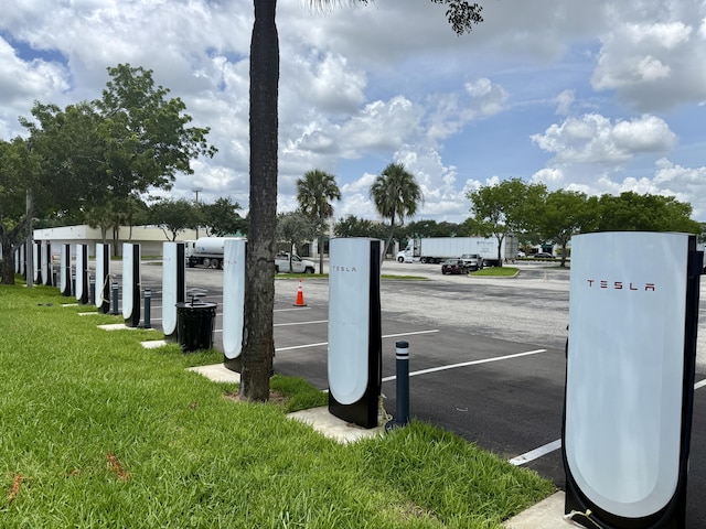 1376 Meadowbrook Dr, West Palm Beach, FL 33417 - exterior view of wall-mounted power storage and a parking lot