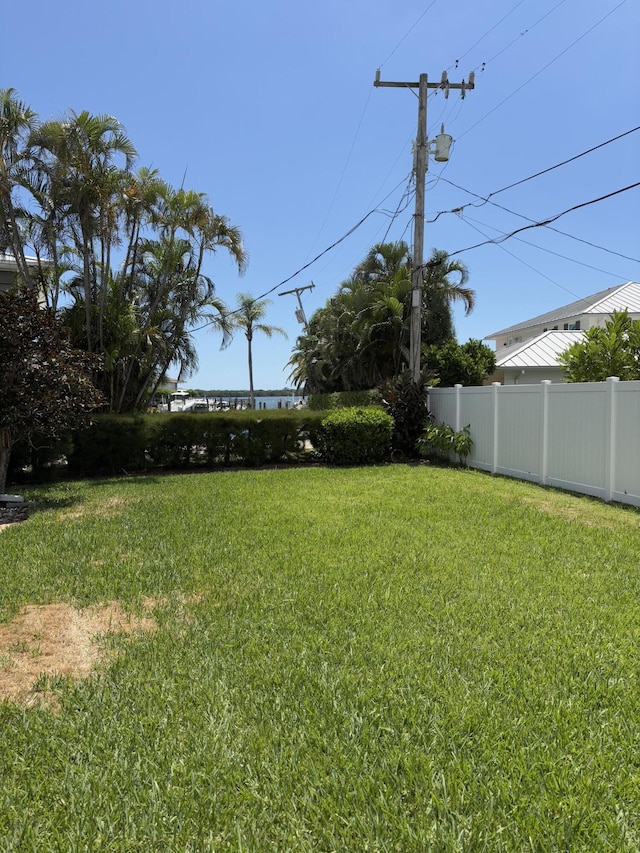 118 Yacht Club Dr Unit 1, North Palm Beach, FL 33408 - view of yard