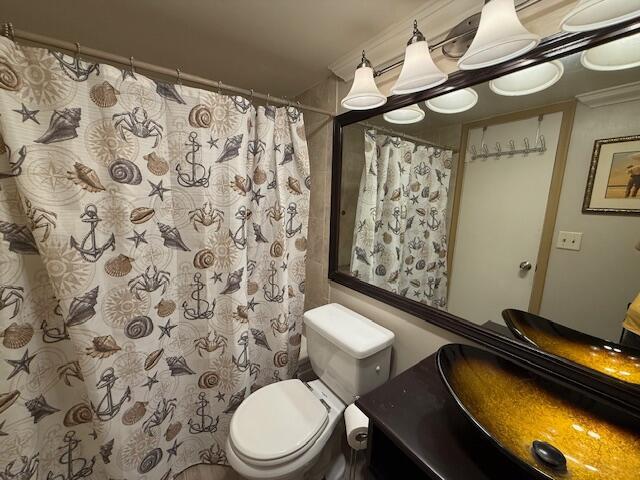368 Sheffield O, West Palm Beach, FL 33417 - full bath with vanity and curtained shower