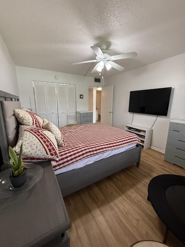 1041 Guildford C, Boca Raton, FL 33434 - bedroom with wood finished floors, a textured ceiling, a closet, ceiling fan, and baseboards