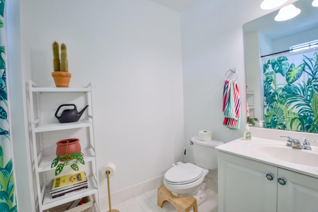 1020 E Longport Cir Unit A1, Delray Beach, FL 33444 - full bath featuring vanity, toilet, a shower with shower curtain, and tile patterned floors