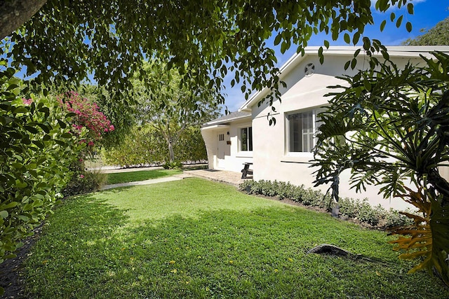 1630 N Ocean Breeze, Lake Worth Beach, FL 33460 - view of green lawn
