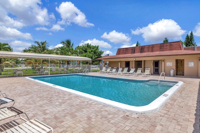 2901 NW 46th Ave Unit 101, Lauderdale Lakes, FL 33313 - community pool with a patio area
