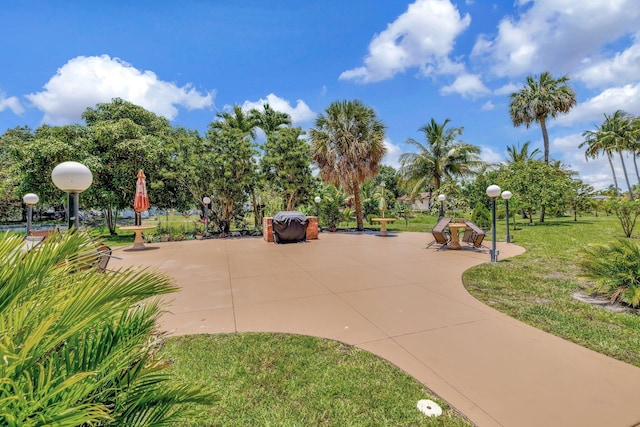 2901 NW 46th Ave Unit 101, Lauderdale Lakes, FL 33313 - view of property's community with a lawn and a patio area