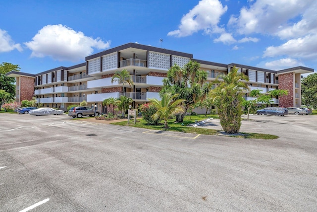 2901 NW 46th Ave Unit 101, Lauderdale Lakes, FL 33313 - view of apartment building / complex featuring uncovered parking
