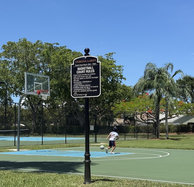 9360 Cove Point Cir, Boynton Beach, FL 33472 - view of sport court with community basketball court