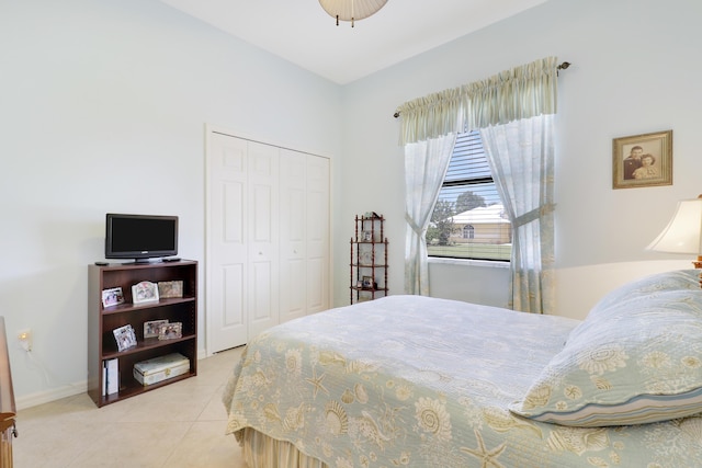 3429 SW Catskill Dr, Port Saint Lucie, FL 34953 - tiled bedroom featuring a closet and baseboards