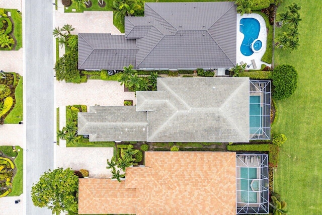 391 Isle Ct, Palm Beach Gardens, FL 33418 - drone / aerial view of a pool