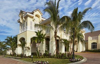 391 Isle Ct, Palm Beach Gardens, FL 33418 - view of front of house with stucco siding and curved driveway
