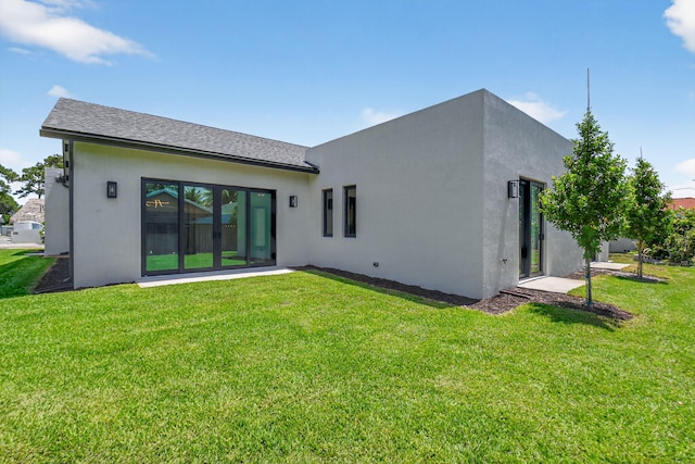 3920 Espan Ct, Palm Springs, FL 33461 - back of property featuring a lawn and stucco siding