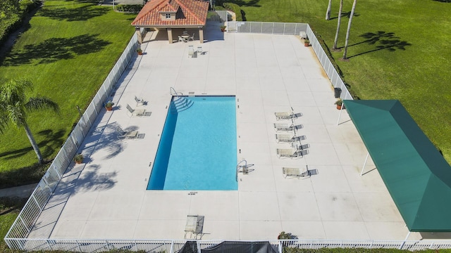 6392 Long Key Ln, Boynton Beach, FL 33472 - view from above of property featuring a pool