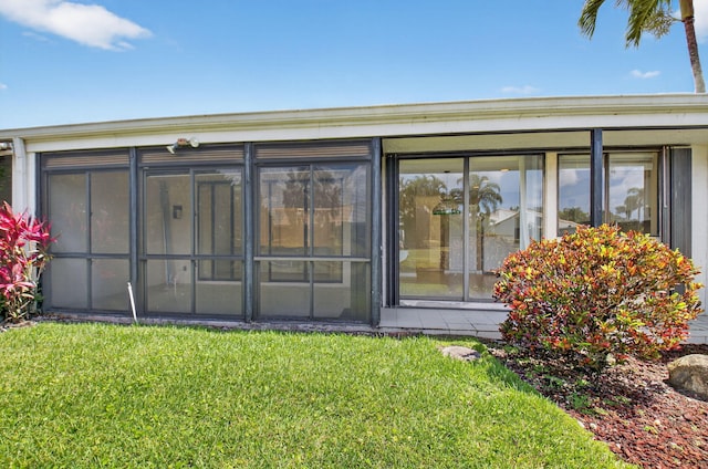 19630 Sawgrass Cir Unit 2901, Boca Raton, FL 33434 - rear view of house featuring a sunroom and a lawn