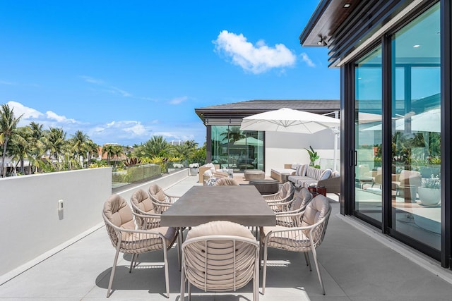 207 W Coconut Palm Rd, Boca Raton, FL 33432 - view of patio featuring outdoor dining space