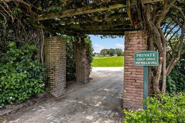 7 Atrium Cir Unit D, Atlantis, FL 33462 - detailed view of driveway