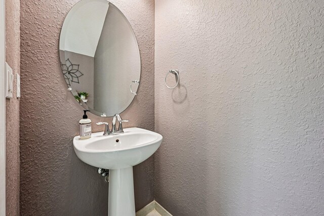 9425 SW Purple Martin Way, Stuart, FL 34997 - bathroom featuring a textured wall