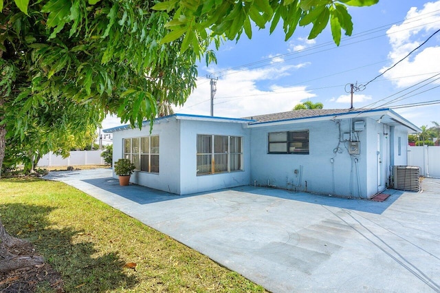 1209 N Australian Ave, West Palm Beach, FL 33401 - rear view of property featuring stucco siding and a patio area