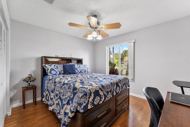 8073 Pelican Harbour Dr, Lake Worth, FL 33467 - bedroom with wood finished floors, a desk, a textured ceiling, and ceiling fan