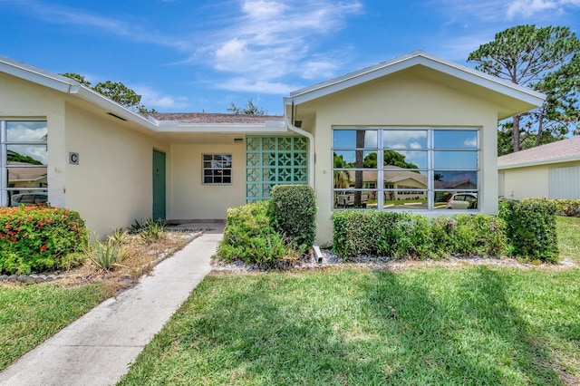 5073 Lakefront Blvd Unit D, Delray Beach, FL 33484 - view of front of house with stucco siding and a front yard
