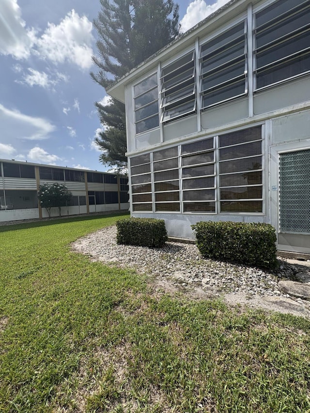 64 Canterbury C, West Palm Beach, FL 33417 - view of side of home with a lawn
