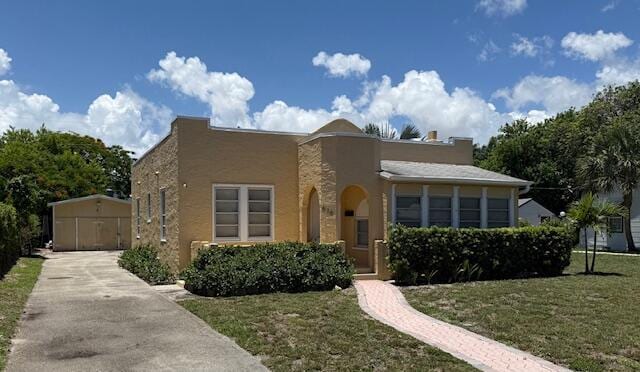 616 37th St, West Palm Beach, FL 33407 - view of front facade featuring a front lawn and stucco siding