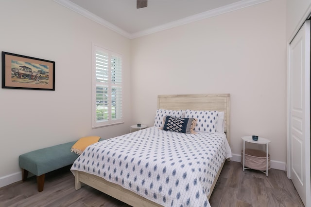 424 NE Leaping Frog Way, Port Saint Lucie, FL 34983 - bedroom with wood finished floors, ornamental molding, baseboards, and ceiling fan