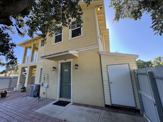 2799 Saranac Ave, West Palm Beach, FL 33409 - view of front of property featuring stucco siding, a patio, and a balcony