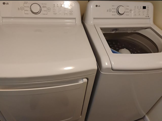 3531 Tall Pine Way Unit B-2, Greenacres, FL 33463 - laundry area with washer and clothes dryer