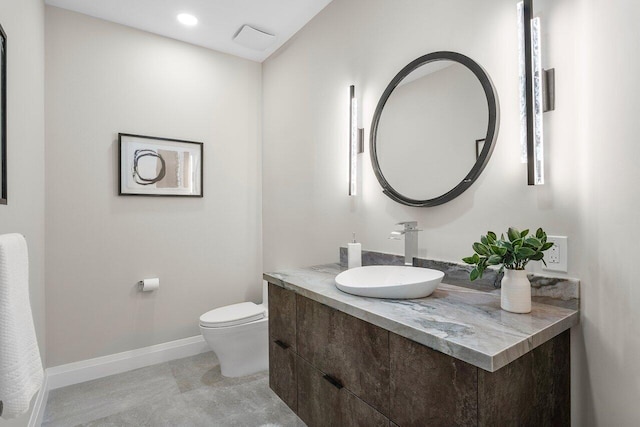 16164 Bridlewood Cir, Delray Beach, FL 33445 - bathroom with baseboards, vanity, toilet, and recessed lighting