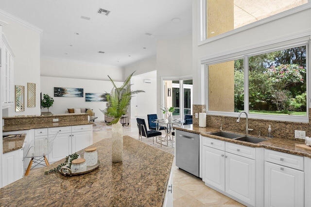 16164 Bridlewood Cir, Delray Beach, FL 33445 - kitchen with a sink, dishwasher, crown molding, white cabinets, and dark stone countertops