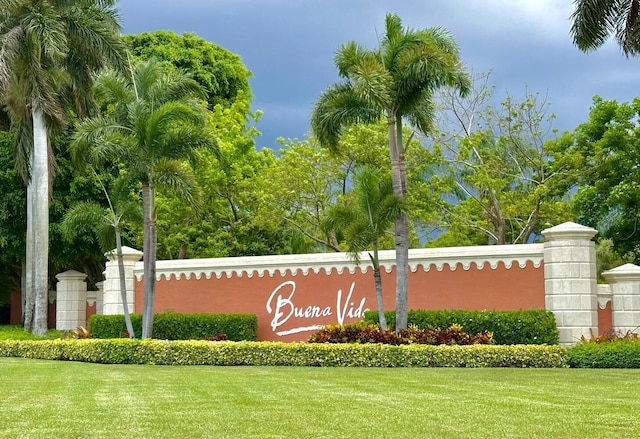 9724 Via Grandezza, Wellington, FL 33411 - community / neighborhood sign featuring a yard