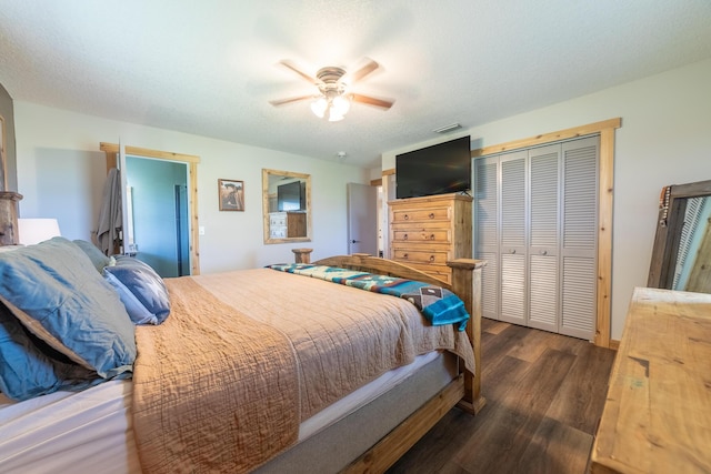 1450 SW 28th St, Okeechobee, FL 34974 - bedroom with wood finished floors, a closet, and a ceiling fan