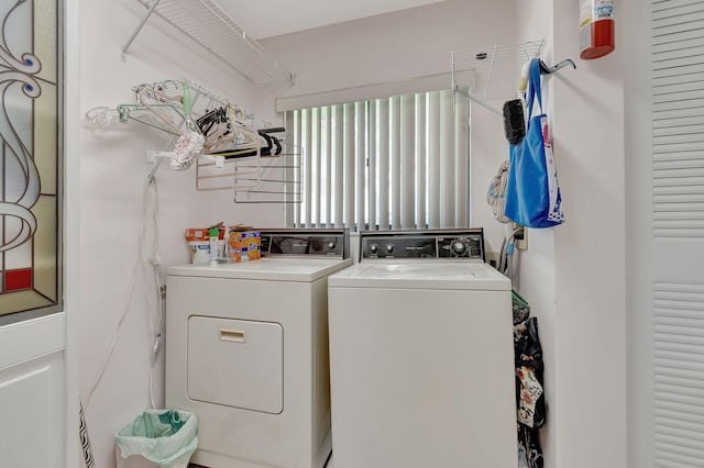 15401 Pembridge Ave Unit 9, Delray Beach, FL 33484 - laundry room with washing machine and dryer