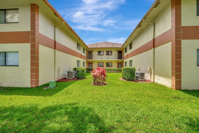 15401 Pembridge Ave Unit 9, Delray Beach, FL 33484 - view of grassy yard
